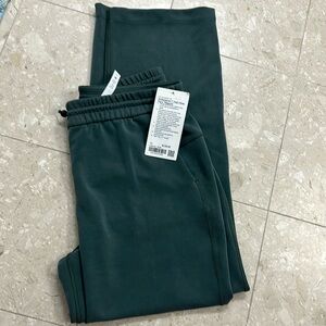 Lululemon Softstreme High Rise Pant *Regular*
Size 12
Brand New with Tags